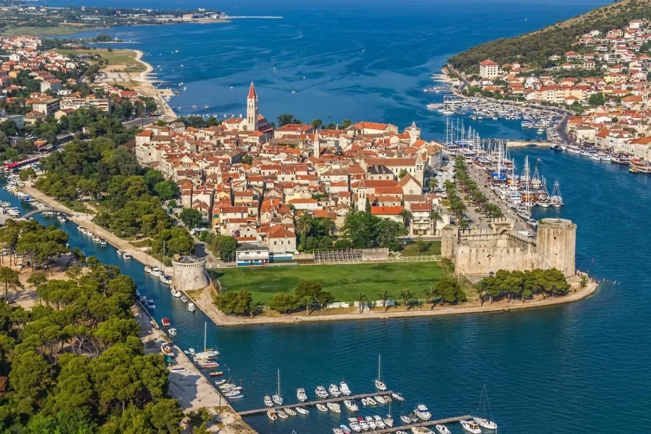 Apartment In Okrug Gornji With Sea View, Air Conditioning, Wifi, Washing Machine 5049-2 Trogir